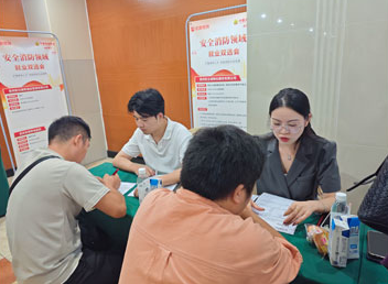 企业招聘现场